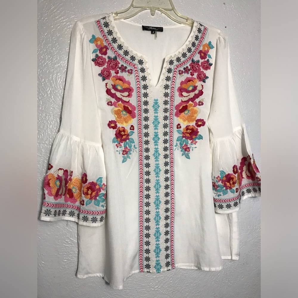 Andree by Unit White Embroidered Blouse Top S